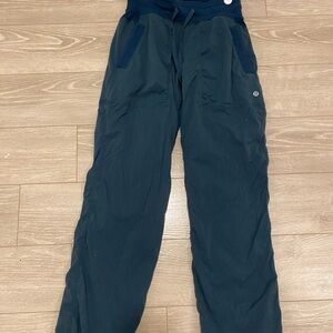 No rips,stains,holes or piling,just light wash wear,lined.Size 2,lined version